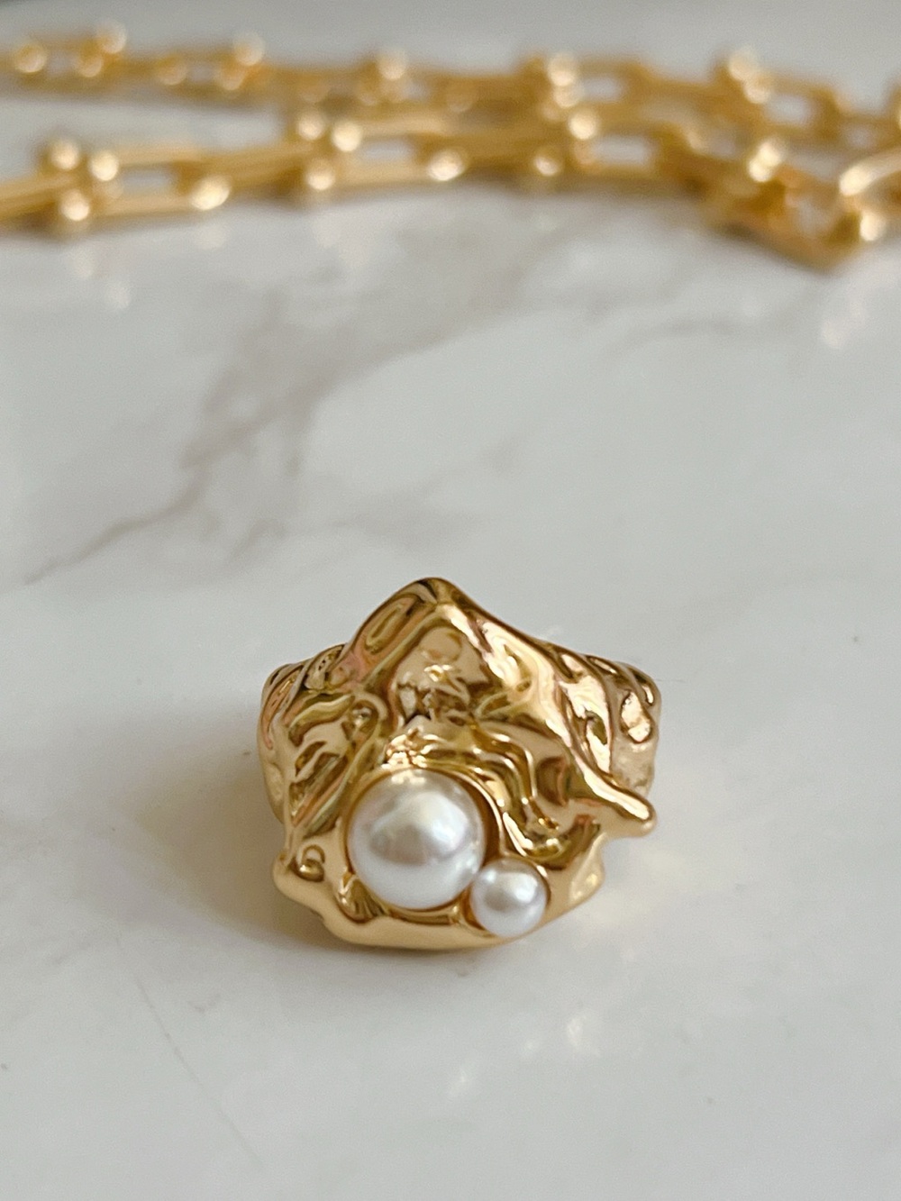 18k yellow gold plated Pearl ring sz 6 hammered gorgeous
